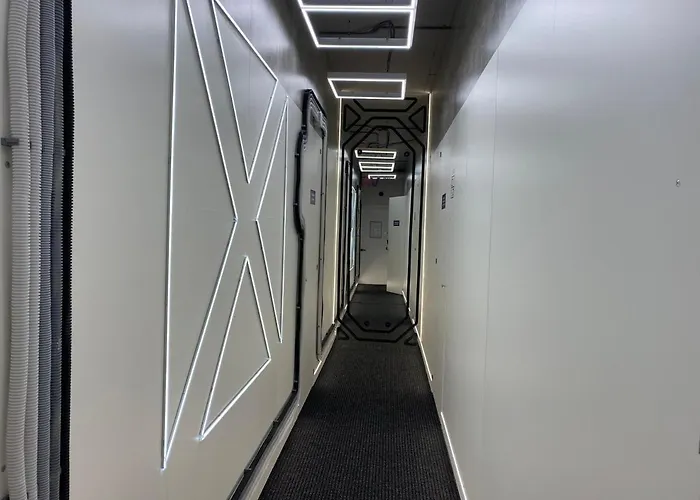 Av-1 Capsule Hotel